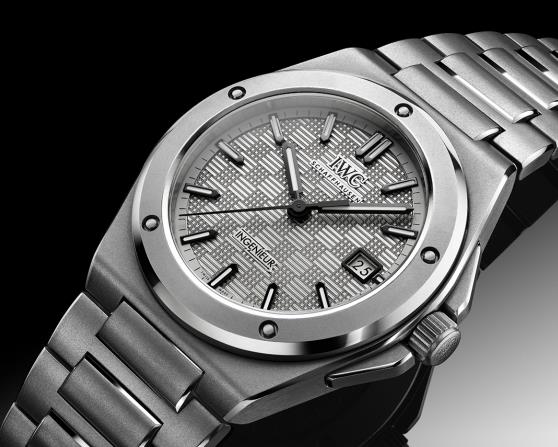 <b>萬國手表表帶生銹了怎么解決?(表帶生銹的解決方法</b>